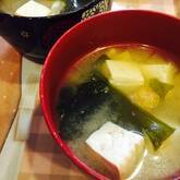 豆腐とワカメのみそ汁