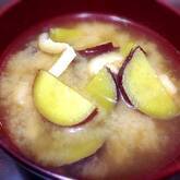 サツマイモと油揚げのみそ汁