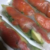 サーモンとアボカドの生春巻き