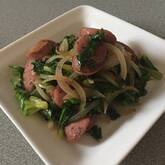 セロリの葉とソーセージ炒め
