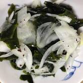 ワカメと玉ネギの和風サラダ