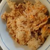 定番をさらにおいしく！ごま油香るキノコの炊き込みご飯 by 山口 祐未さん