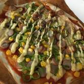 コーンとソーセージのピザ