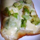 アボカドチーズトースト