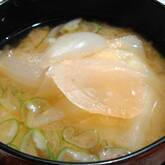 ジャガイモと玉ネギのみそ汁