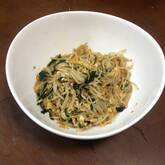 ニラのピリ辛卵とじ