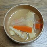 大根とニンジンのみそ汁