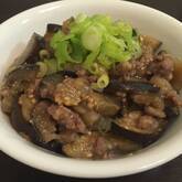 ひき肉とナスのピリ辛みそ丼