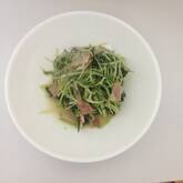 サッと作れる！ニンニク香る水菜とベーコンのシンプル炒め