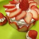 手作りイチゴシロップケーキ