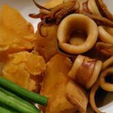 やわらかイカとほっくりジャガイモの煮物