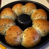 黒ゴマの型なしちぎりパン