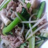 ピリ辛で食欲そそる！小松菜と豚肉の中華炒め