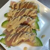 簡単やみつきおつまみ！アボカドの生ハム巻き