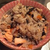 ヒジキと鮭の炊き込みご飯