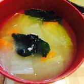 白菜とニンジンのみそ汁