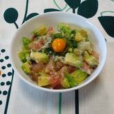 マグロアボカド丼
