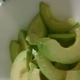 ごま油と塩だけ！無限に食べられるアボカドのお刺身