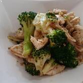 ささ身とブロッコリーのゴマ酢和え