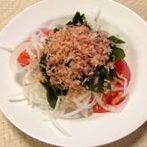 ワカメと玉ネギの和風サラダ