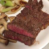 野菜添えステーキ