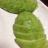 ごま油と塩だけ！無限に食べられるアボカドのお刺身