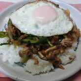 ひき肉と野菜たっぷりの丼ぶり ご飯がススム！