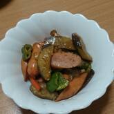 主菜や副菜に ソーセージとナスの炒めもの