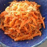 せん切りニンジンのゴマ酢和え