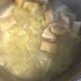 キャベツと油揚げのみそ汁