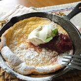 ダッチベイビー　スモークサーモンとサワークリーム添え