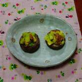 焼きシイタケのアボカド梅ダレがけ