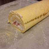 季節のフレッシュフルーツロールケーキ