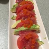 アボカドとマグロのカルパッチョ