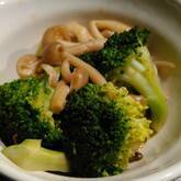 蒸しブロッコリーのからししょうゆ和え