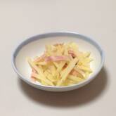 シャキシャキジャガイモとベーコン炒め