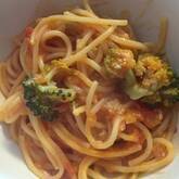 トマトソースでクリームパスタ