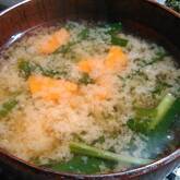 ニラとニンジンのみそ汁