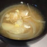 ジャガイモと玉ネギのみそ汁