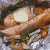 バター香る！鮭と野菜のホイル焼き