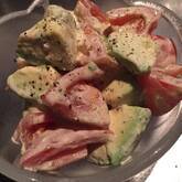 トマトとアボカドのサラダ