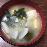 豆腐とワカメのみそ汁