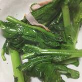 子どもも喜ぶ！菜の花とベーコンのニンニク炒め