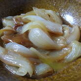 レンジで玉ネギのバターじょうゆ和え