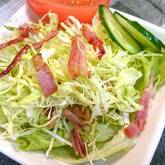 キャベツとカリカリベーコンサラダ