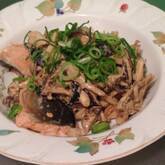 鮭とキノコのマヨしょうゆ炒め