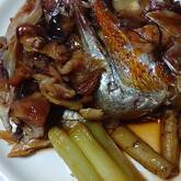 鯛のアラ炊きゴボウ添え