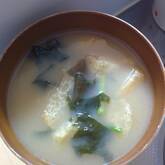 油揚げとワカメのみそ汁