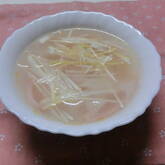 白ネギと餃子の皮のスープ