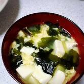 卵がふわとろ！わかめの簡単スープ